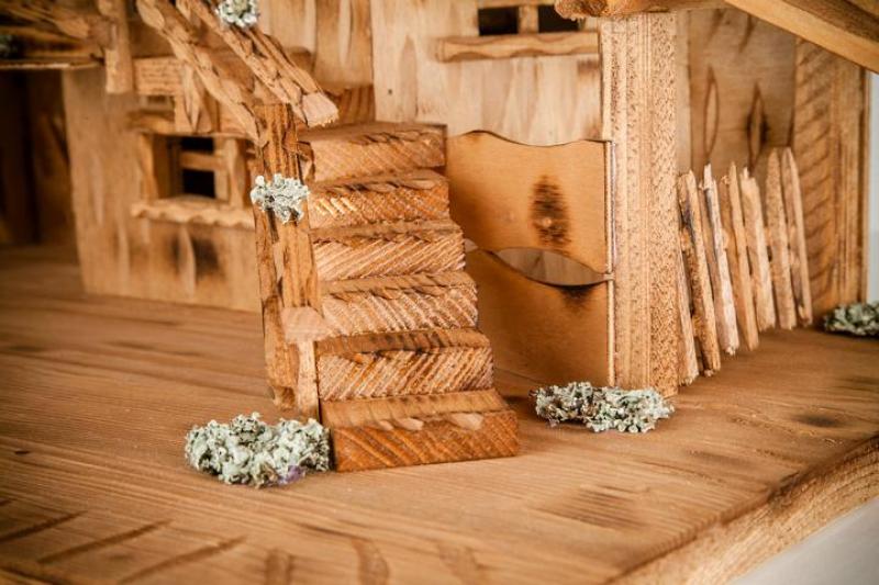 Presepe (W9) Stalla del presepe in legno realizzata dal falegname – lavorazione finissima